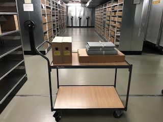 Archieven worden veilig bewaard in het depot. Bezoekers kunnen archiefstukken aanvragen en inzien in de studiezaal. Foto: Zeeuws Archief.