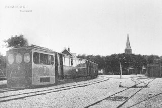 Tram, tramstation en kerktoren, Domburg