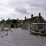 Fotograaf Rykel ten Kate (1912-1992) maakte tijdens de Watersnoodramp 1953 foto's, onder meer in Nieuwerkerk.