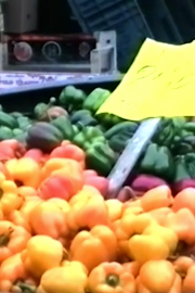 Kraam met paprika's, markt Middelburg in 1996