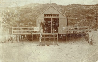 De strandtent van Piet Telle kort na de oplevering in 1925.