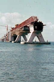 Zeelandbrug in aanbouw 1965.