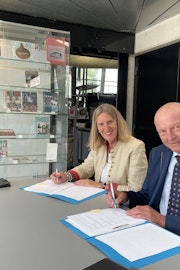 Ondertekenen van de DVO Zeeuws e-Depot door Waterschap Scheldestromen