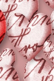 Archiefstukken in de vorm van hartjes in het kader van het twitterevenement loveheritage op Valentijnsdag door archiefdiensten